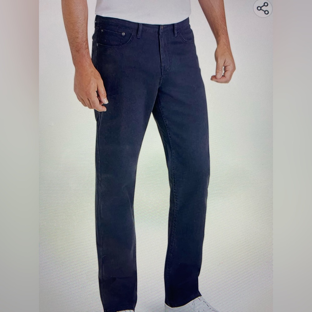 IZOD Men's Jeans - Comfort Stretch Denim Straight Leg Relaxed Fit Jeans 34x32